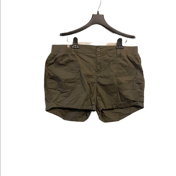 Torrid Olive Poplin Cuffed Rolled Lightweight Shorts - Picture 3 of 9